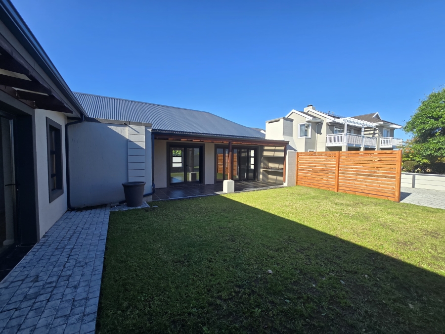 4 Bedroom Property for Sale in Kraaibosch Manor Western Cape